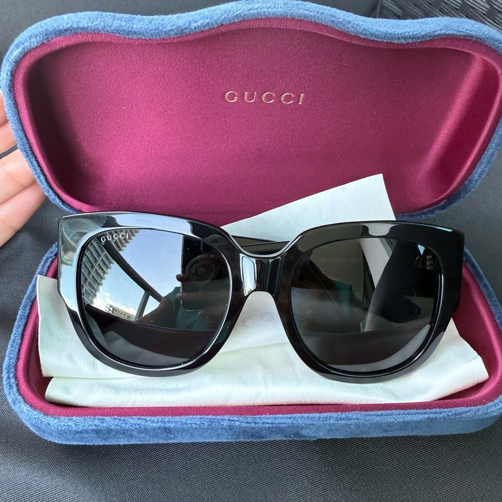 Gucci Black Oversized Women's Sunglasses